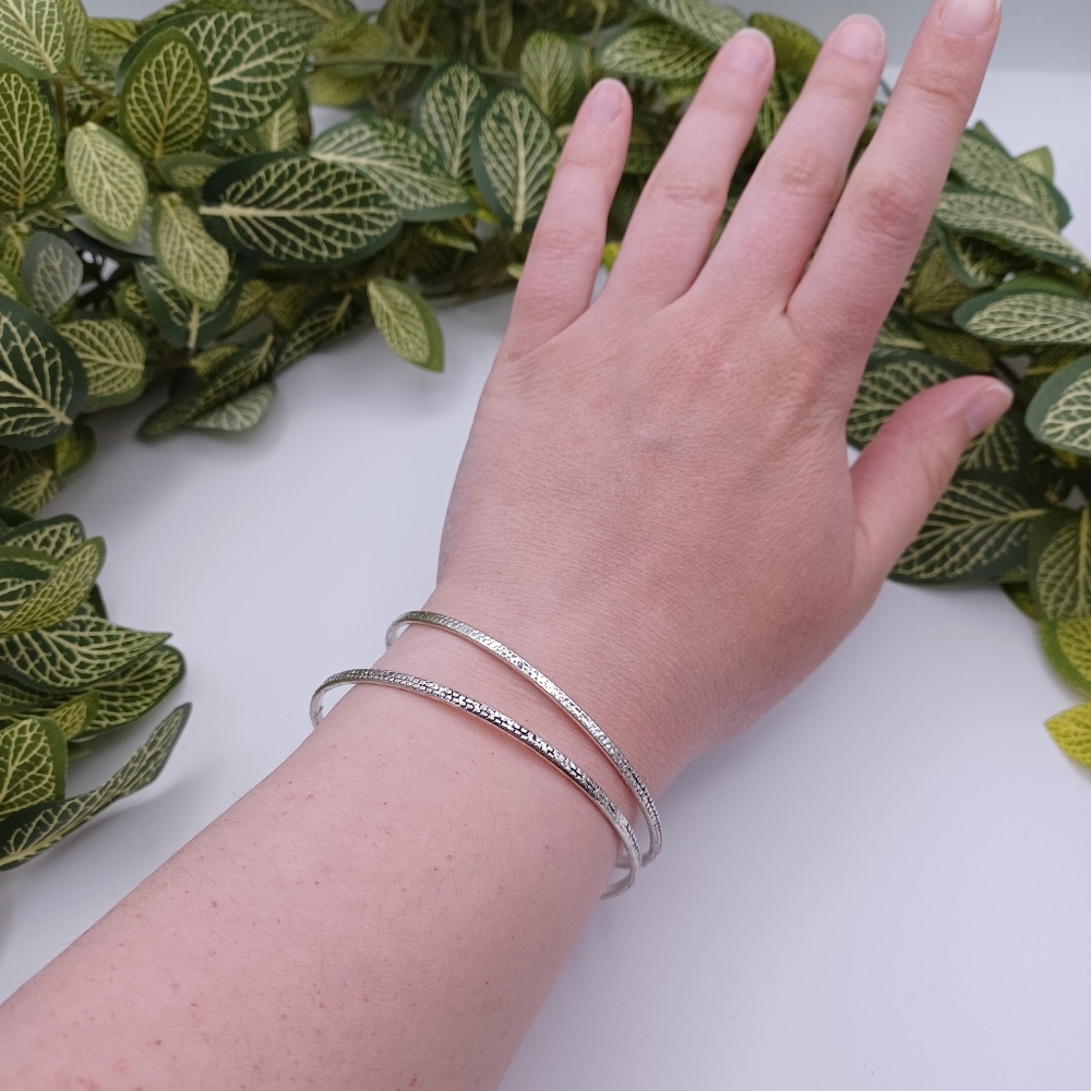 Textured Bangle Bracelet Set - Picture 2 of 5
